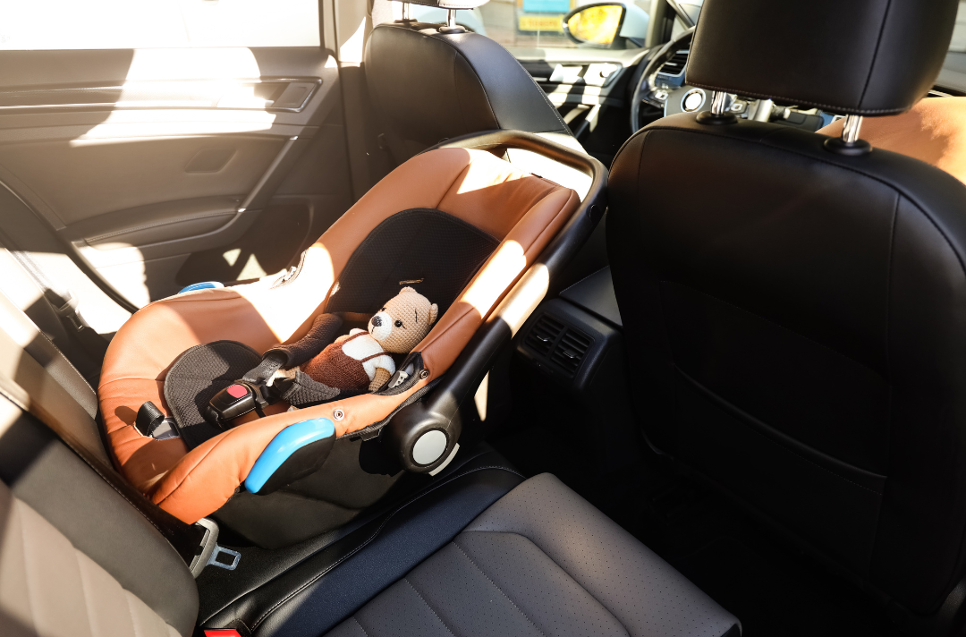 Seguridad para Niños: Asientos de Auto y Agua